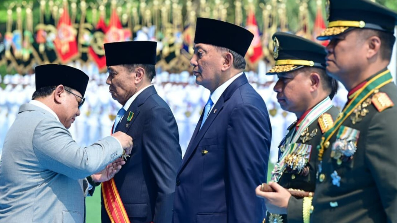 President Prabowo bestows the Mahaputera Star Medal of Honor on Indonesian National Armed Forces (TNI) Figures
